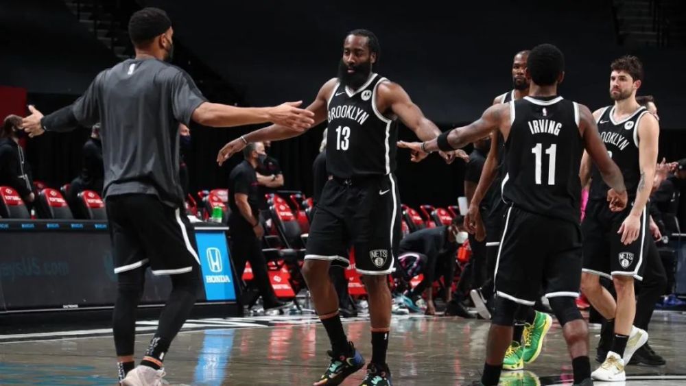  篮网三巨头合体首秀狂胜对手42分