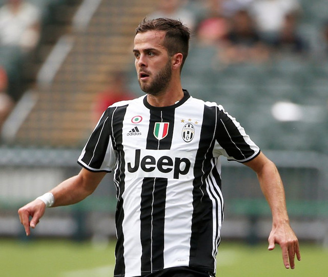  尤文图斯与主力中场续约，谈判进展顺利