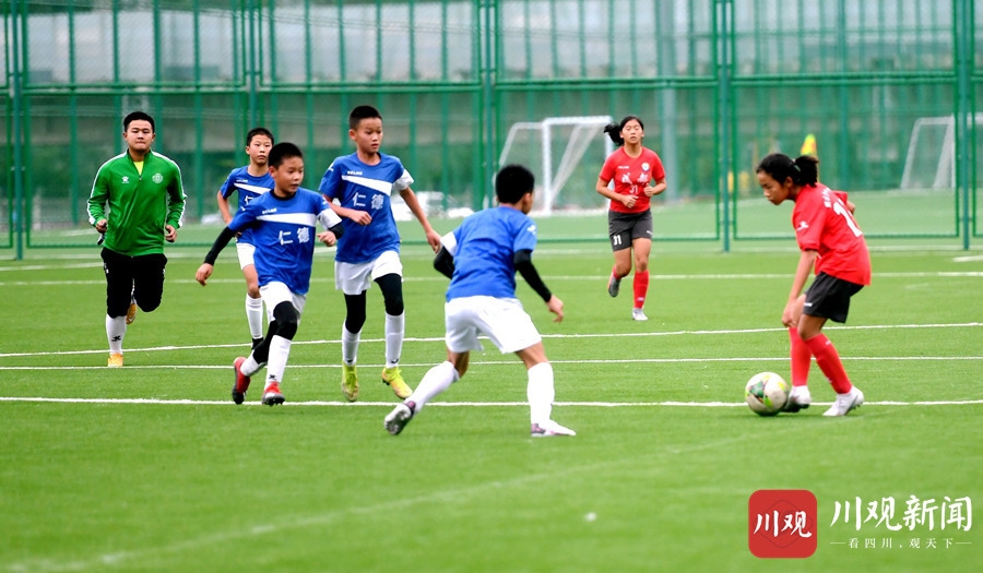  利沃诺港口文化节联动，推出足球主题旅游线路