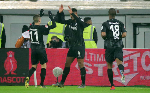  欧塞尔老板亲临更衣室激励士气，球队逆境中逼平豪门  